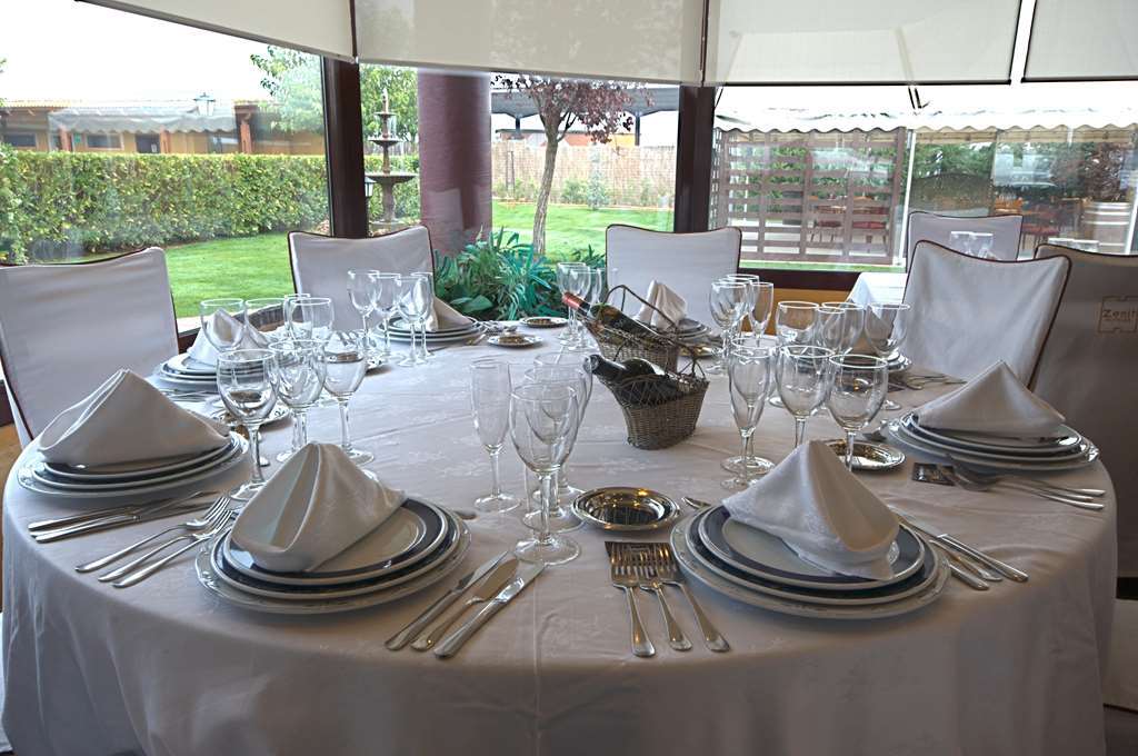 Nuevo Zenit Calahorra Hotel Restoran gambar